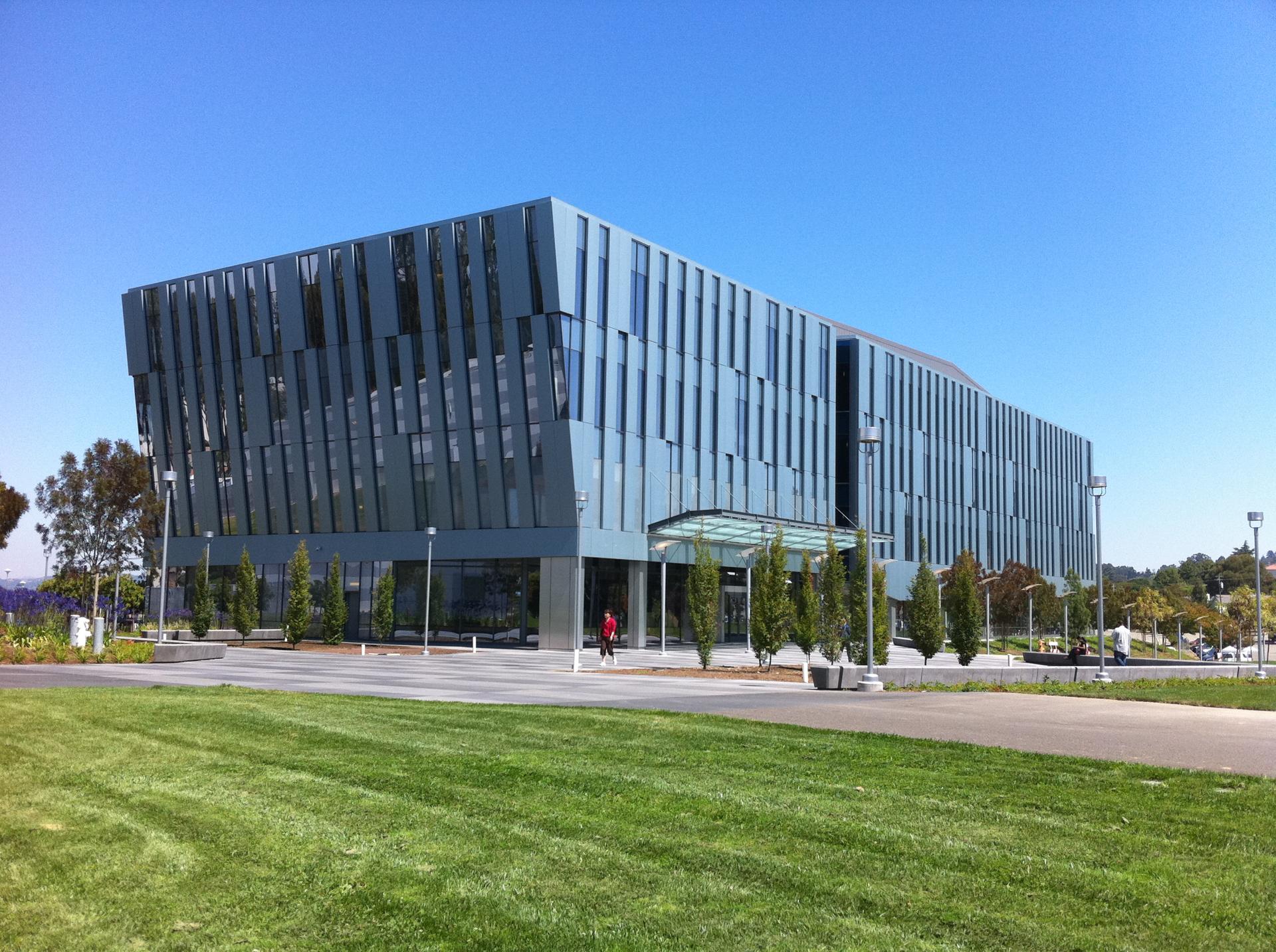 California State University, East Bay, Student Services & Administration Building